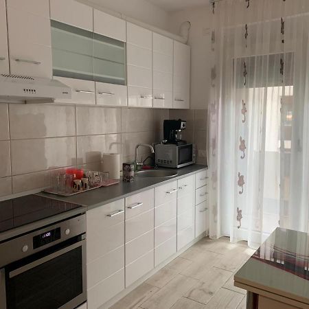 Apartament Cu 2 Camere Oradea Bagian luar foto