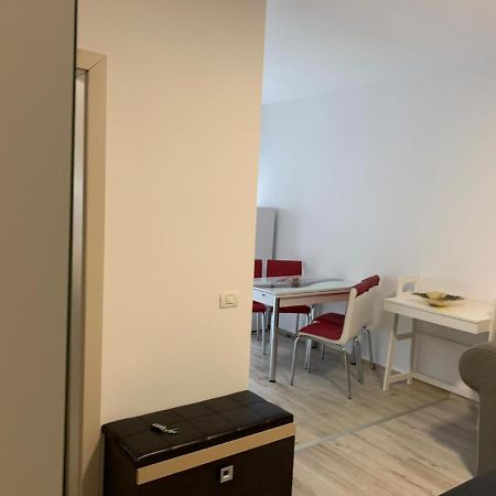 Apartament Cu 2 Camere Oradea Bagian luar foto